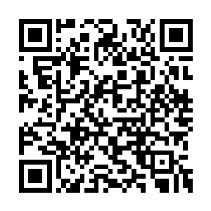 那炙热的灯光彷佛随时都可以将雨果蒸发掉一般二维码生成