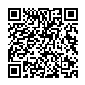 那由内而外散发出来的绅士气质从肢体语言里一点一点勾勒出来二维码生成