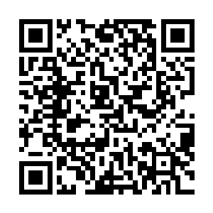 那群男人风风火火地将整个空中楼阁的大厅围得水泄不通二维码生成