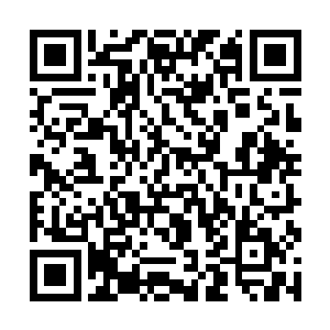 那茶棚里坐着的四个喝茶人也在这时向她这边看过来二维码生成