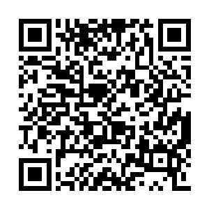 那金色剑气随着手指的波动缓缓的向着雄霸劈去二维码生成