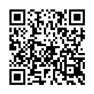 那锋利的眼眸偷偷地瞄了一下他的手机二维码生成
