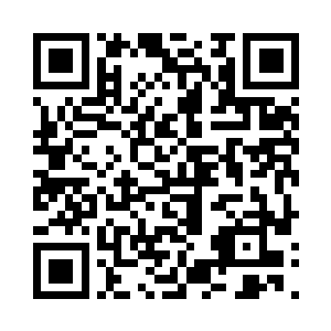 那锋利的黑眸如老鹰般上上下下地打量着他二维码生成