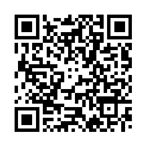 郁伯俊就站在鹿灵犀的导演椅后面二维码生成