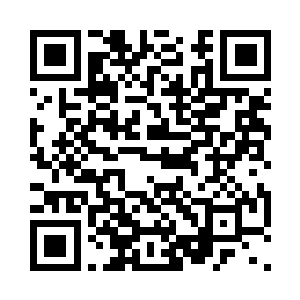 郁风的额头上面有汗水在不断的往下掉着二维码生成