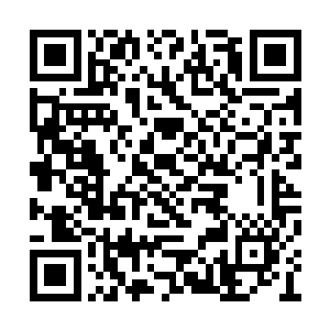 郑二宝笑眯眯地为夏初七搬了一张罗汉长椅出来二维码生成