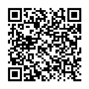 郑关豪进到房间里就闻到了天兵酒散发出来的酒香二维码生成