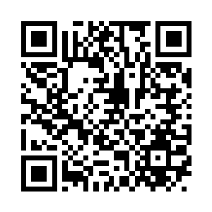 都有看神经病人的眼光看着这位年轻男子二维码生成
