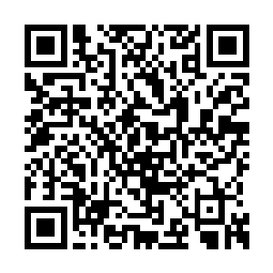 醉仙居的李师傅正在表演在人的肚皮上剁骨头了二维码生成