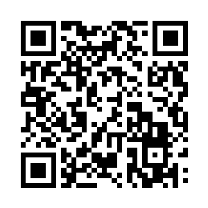 重山撞在了一个戴着鸭舌帽的男人身上二维码生成