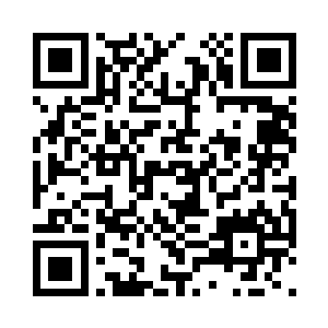 金发男人的喉咙便喷射出一股鲜红的血液二维码生成