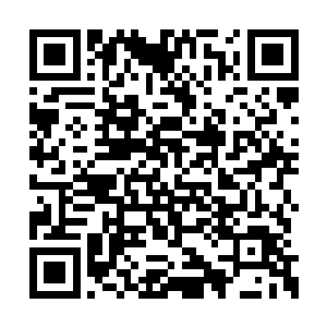 金在珉到三楼拿了换洗的衣服再次来到二楼浴室二维码生成