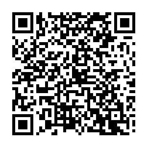 锡箔纸侠这时正在用蛤蟆侠身上的急救药剂为队长和蛤蟆侠二人做应急处理二维码生成