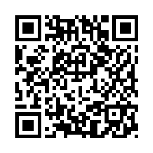镇民们亲眼看到自己头顶的天空裂开二维码生成
