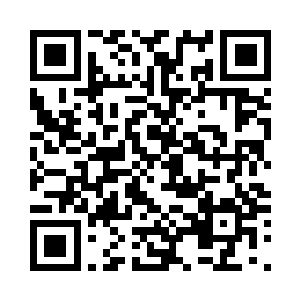 长发垂到腰间的青年从传送门中踏出二维码生成