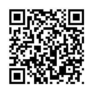 长发遮盖的眼神中有着赤红色的光芒闪烁着二维码生成