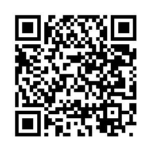 长顺集团的架子工孙乔志正在给管卡刷漆上油二维码生成