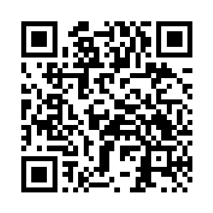 门口站着一个穿着漆黑斗篷的男人二维码生成