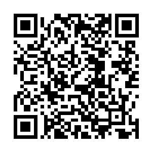 闺女只要开始揪父亲的头发就说明她想去看家里的小鱼鱼二维码生成