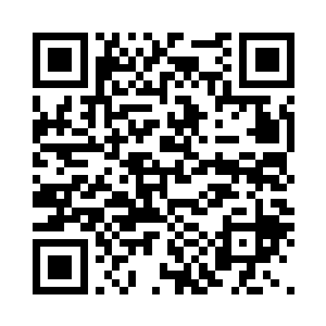 阚翔和张福利还有几名警员围了过去二维码生成