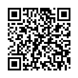 阮荷黎和苏墨尘排队排票的时候左看右看二维码生成