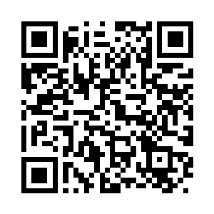阿什利・扬扭头看了一眼在前场的荣光二维码生成