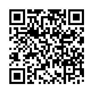 阿琪的板着的脸上忽然绽放出灿烂的笑容二维码生成