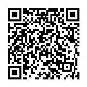 陆非凡已经很轻松的扯掉了她身上的这件碍眼的白色浴袍二维码生成