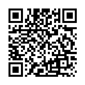 陈小练手里拿着凤凰的那把长枪仔细观看二维码生成