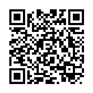 陈景皓紧紧的盯着贴在木门上我画的那道二维码生成