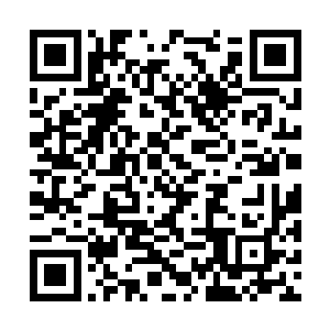 陈氏将穿着新郎服的朱平安一把手推进新宅的时候二维码生成