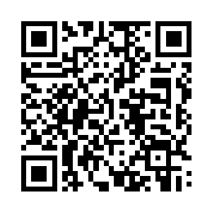 陈观从一个干警手里要过一个手电筒二维码生成