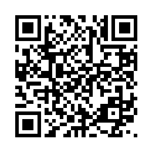 随即也是把目光放在了面前两个人的身上面二维码生成