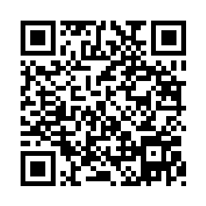 随即也是拽了一个人来到了丁羽的身边位置二维码生成