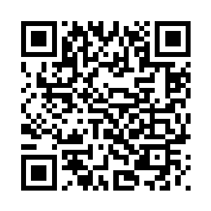 随即和戴着鸭舌帽的男人快步离开二维码生成