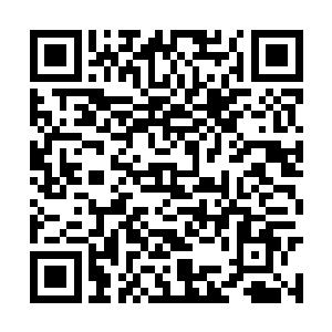 随即她发现了名字右下角有一个小小的黑色三角形二维码生成