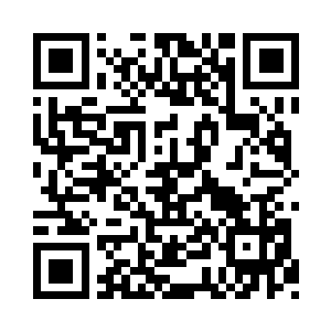 随即手里的板子猛然盖在了那个青年的头上二维码生成