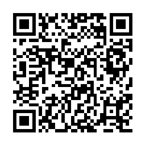 随即拿出了那被称作小吾的军官递给自己的地图二维码生成