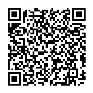 随即看到刘飞拿出三小铁盒包装的没有商标只印了楚天二字的化妆品其分量之小二维码生成