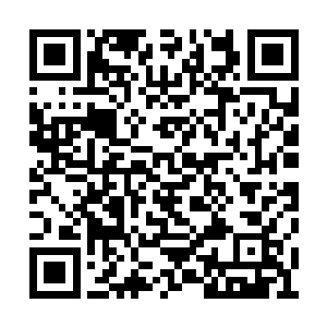随即跟着后面的郑容也是很小心的把门给关上了二维码生成