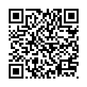 随后一道身影出现在了重尺的旁边二维码生成