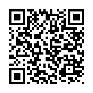 随后从储物装备里面拿出一件衣服二维码生成