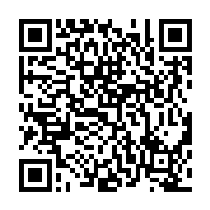 随后他又是两枚银针直接刺入对方耳后半个手指的那个位置二维码生成