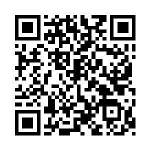 随后便见到他们三个身后出现了一个裂缝二维码生成