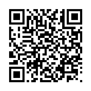 随后将花扔在了地上踩了几脚才离开二维码生成