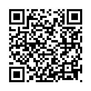随后旁边的人源源不断的将灵石倒入凹槽之中二维码生成