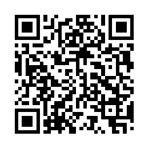 随她伫足在一朵碗口大的花朵前静默许久后二维码生成