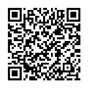 隐隐还能听见有戏子在戏台上面咿呀咿呀的唱着二维码生成