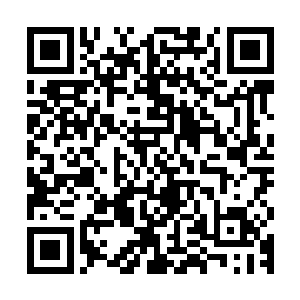 隔在两个人中间那层若隐若现的薄纸就被这么一句话蓦然的戳破二维码生成