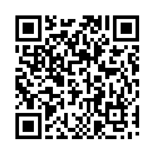 雅倩默默地望着叶秋在控制台的键盘上操作二维码生成